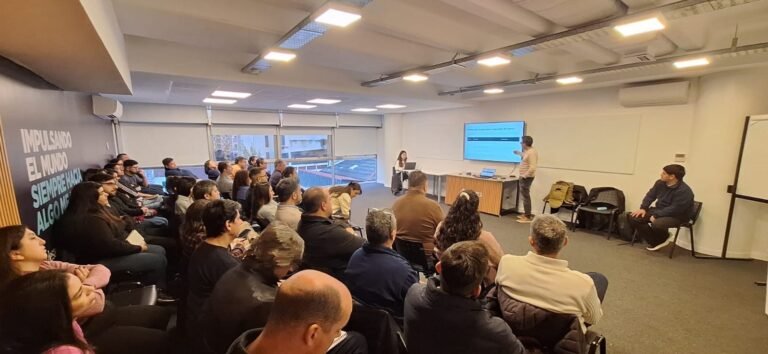 Capacitación en seguridad e higiene con sala llena