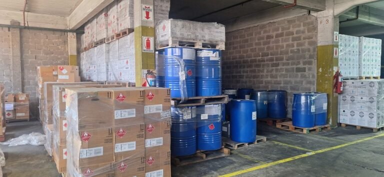 Depósito de residuos en planta industrial