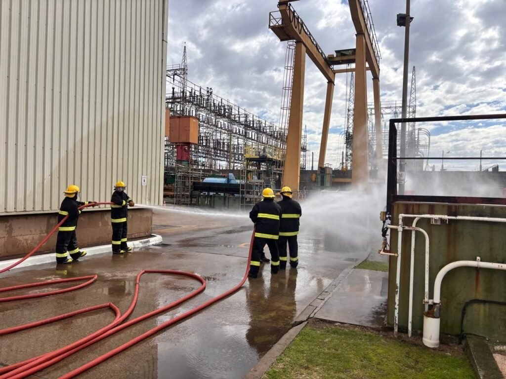 Simulacro de incendio en planta industrial